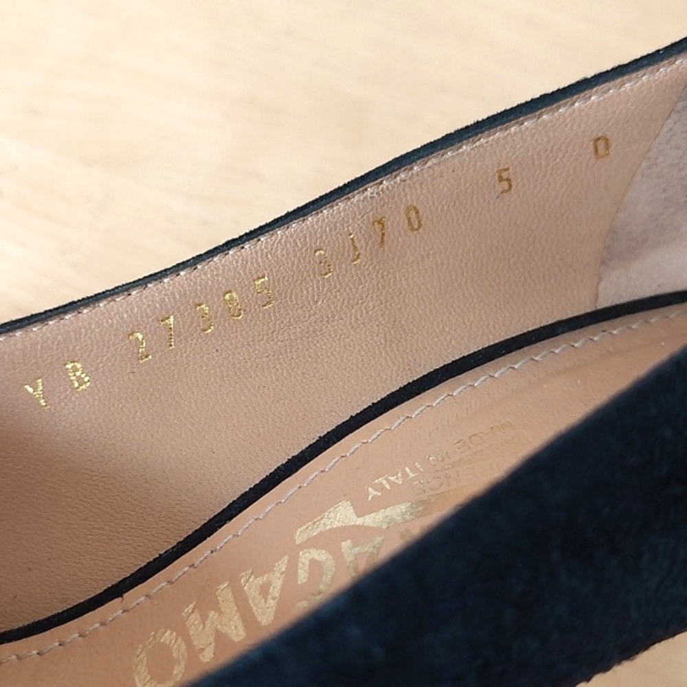 Salvatore Ferragamo black suede pumps - Picture 16 of 16